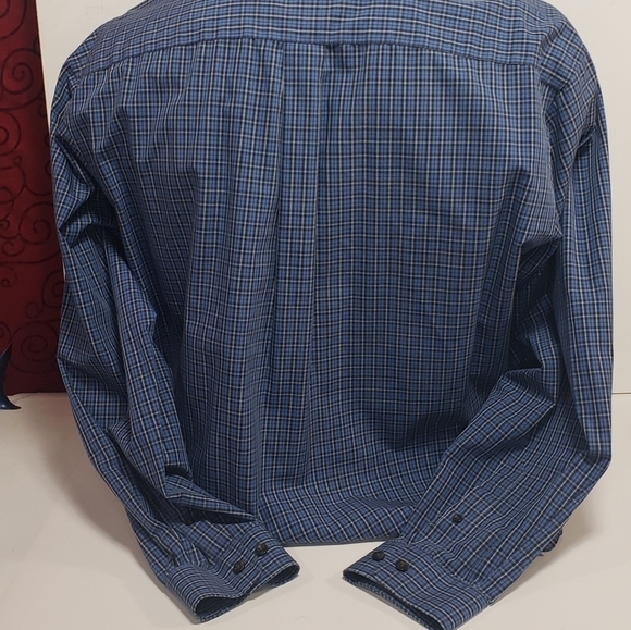 Eddie Bauer Collared Button Up - Picture 4 of 7